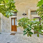 Ferienhaus Nohi's House In The Historic Center *